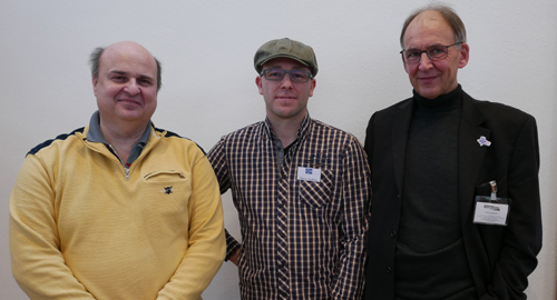 (v.l.n.r.: Walter Schranz, Vertreter der SAZ in Österreich, Marco Teubner, 1. Vorsitzender der SAZ, Christian Beierdorf, Geschäftsführer der SAZ) – Das Foto wurde aufgenommen während der Spieleautorenmesse 2016 in Haar